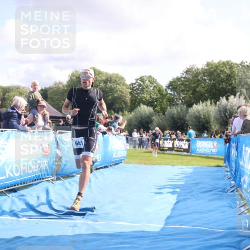 25.08.2024 - Elbe Triathlon Hamburg H.Heesch http://msf.ph/oto/6885669 25.08.2024 11:24:57 Ziel 302, 681 meine-sportfotos.de