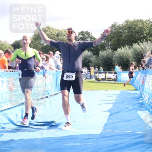 25.08.2024 - Elbe Triathlon Hamburg H.Heesch http://msf.ph/oto/6885673 25.08.2024 11:32:01 Ziel 418, 585, 698, 733 meine-sportfotos.de