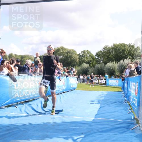 25.08.2024 - Elbe Triathlon Hamburg H.Heesch http://msf.ph/oto/6885674 25.08.2024 11:24:57 Ziel 302, 681 meine-sportfotos.de