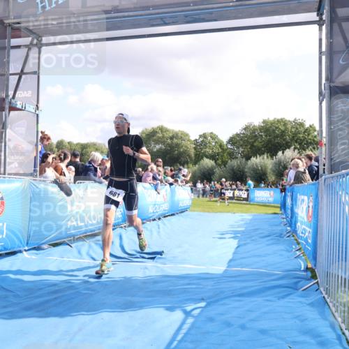 25.08.2024 - Elbe Triathlon Hamburg H.Heesch http://msf.ph/oto/6885678 25.08.2024 11:24:57 Ziel 302, 681 meine-sportfotos.de