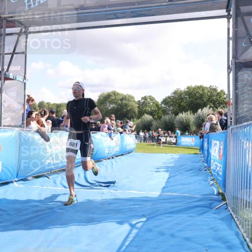25.08.2024 - Elbe Triathlon Hamburg H.Heesch http://msf.ph/oto/6885680 25.08.2024 11:24:58 Ziel 681 meine-sportfotos.de
