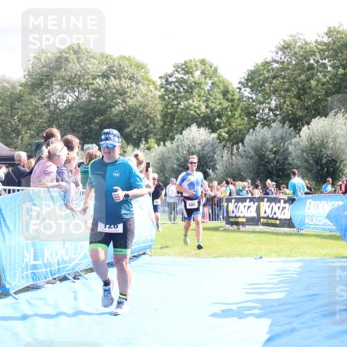 25.08.2024 - Elbe Triathlon Hamburg H.Heesch http://msf.ph/oto/6885682 25.08.2024 11:25:06 Ziel 128, 588, 685 meine-sportfotos.de