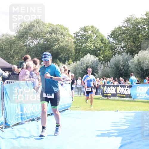 25.08.2024 - Elbe Triathlon Hamburg H.Heesch http://msf.ph/oto/6885686 25.08.2024 11:25:07 Ziel 128, 588, 685, 728 meine-sportfotos.de