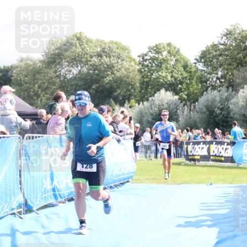 25.08.2024 - Elbe Triathlon Hamburg H.Heesch http://msf.ph/oto/6885692 25.08.2024 11:25:07 Ziel 128, 588, 685, 728 meine-sportfotos.de