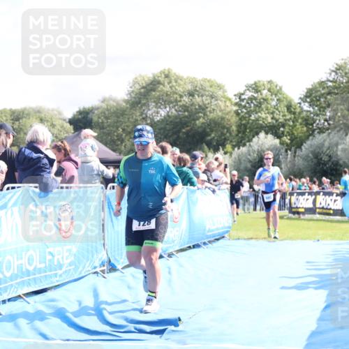 25.08.2024 - Elbe Triathlon Hamburg H.Heesch http://msf.ph/oto/6885706 25.08.2024 11:25:07 Ziel 128, 588, 685, 728 meine-sportfotos.de