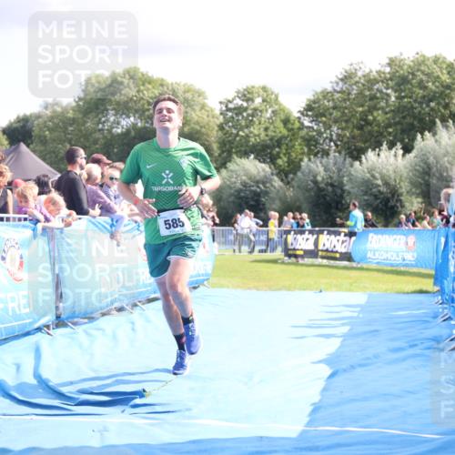 25.08.2024 - Elbe Triathlon Hamburg H.Heesch http://msf.ph/oto/6885712 25.08.2024 11:32:08 Ziel 585, 698, 733 meine-sportfotos.de