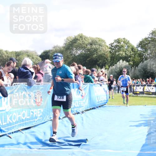 25.08.2024 - Elbe Triathlon Hamburg H.Heesch http://msf.ph/oto/6885713 25.08.2024 11:25:07 Ziel 128, 588, 685, 728 meine-sportfotos.de