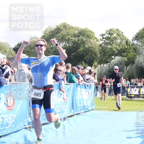 25.08.2024 - Elbe Triathlon Hamburg H.Heesch http://msf.ph/oto/6885720 25.08.2024 11:25:10 Ziel 128, 582, 588, 685, 728, 1600 meine-sportfotos.de