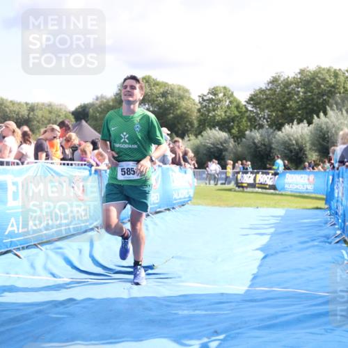 25.08.2024 - Elbe Triathlon Hamburg H.Heesch http://msf.ph/oto/6885724 25.08.2024 11:32:08 Ziel 585, 698, 733 meine-sportfotos.de