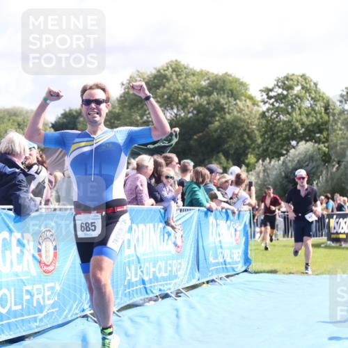 25.08.2024 - Elbe Triathlon Hamburg H.Heesch http://msf.ph/oto/6885725 25.08.2024 11:25:10 Ziel 128, 582, 588, 685, 728, 1600 meine-sportfotos.de