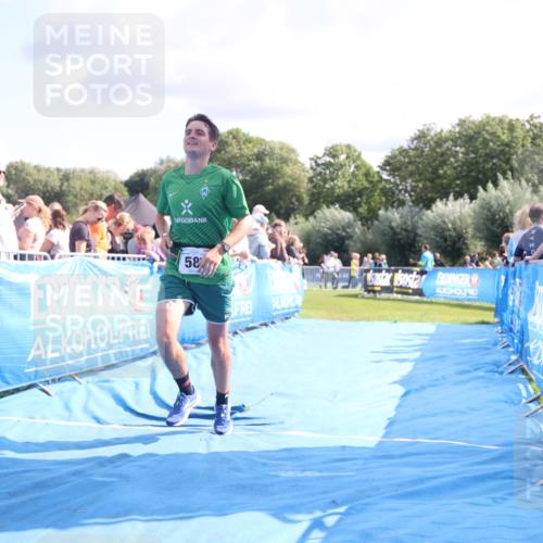 25.08.2024 - Elbe Triathlon Hamburg H.Heesch http://msf.ph/oto/6885726 25.08.2024 11:32:08 Ziel 585, 698, 733 meine-sportfotos.de