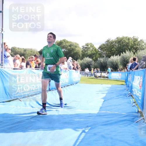 25.08.2024 - Elbe Triathlon Hamburg H.Heesch http://msf.ph/oto/6885728 25.08.2024 11:32:08 Ziel 585, 698, 733 meine-sportfotos.de