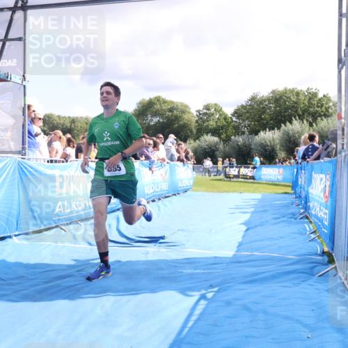 25.08.2024 - Elbe Triathlon Hamburg H.Heesch http://msf.ph/oto/6885732 25.08.2024 11:32:08 Ziel 585, 698, 733 meine-sportfotos.de