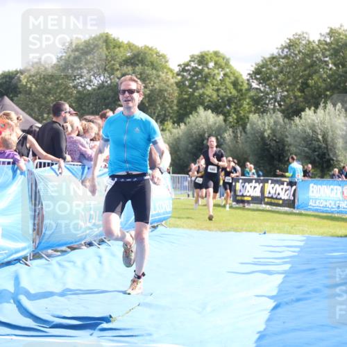 25.08.2024 - Elbe Triathlon Hamburg H.Heesch http://msf.ph/oto/6885737 25.08.2024 11:32:26 Ziel 374, 688 meine-sportfotos.de