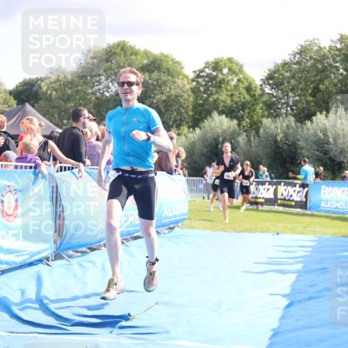25.08.2024 - Elbe Triathlon Hamburg H.Heesch http://msf.ph/oto/6885740 25.08.2024 11:32:26 Ziel 374, 688 meine-sportfotos.de