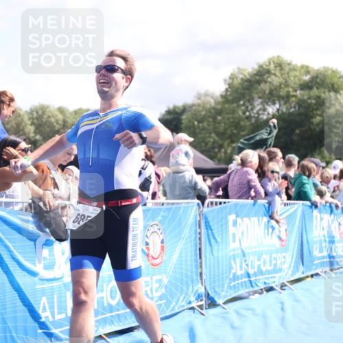 25.08.2024 - Elbe Triathlon Hamburg H.Heesch http://msf.ph/oto/6885743 25.08.2024 11:25:10 Ziel 128, 582, 588, 685, 728, 1600 meine-sportfotos.de