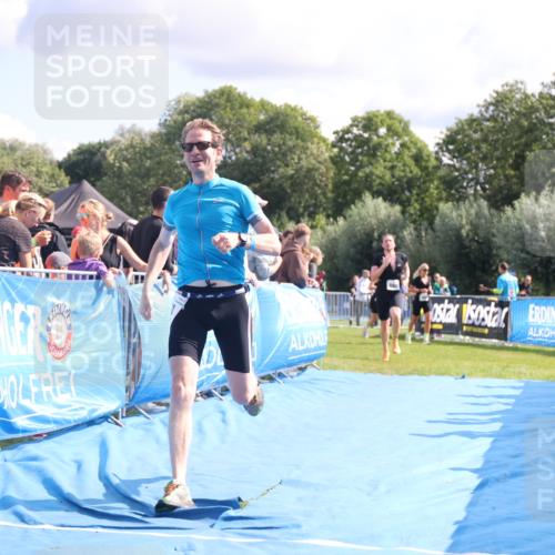 25.08.2024 - Elbe Triathlon Hamburg H.Heesch http://msf.ph/oto/6885744 25.08.2024 11:32:26 Ziel 374, 688 meine-sportfotos.de