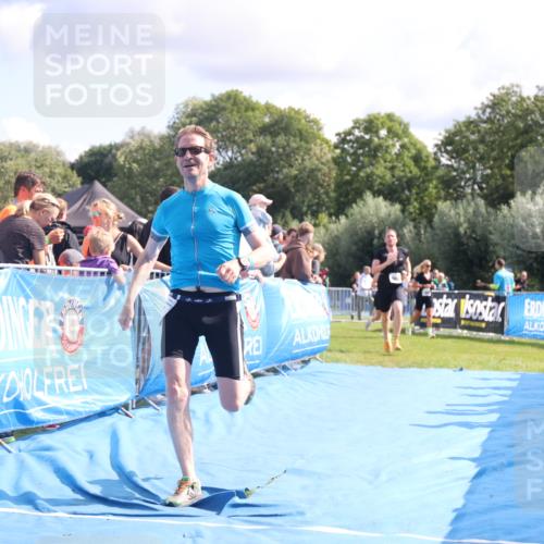 25.08.2024 - Elbe Triathlon Hamburg H.Heesch http://msf.ph/oto/6885746 25.08.2024 11:32:26 Ziel 374, 688 meine-sportfotos.de