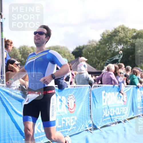 25.08.2024 - Elbe Triathlon Hamburg H.Heesch http://msf.ph/oto/6885747 25.08.2024 11:25:10 Ziel 128, 582, 588, 685, 728, 1600 meine-sportfotos.de