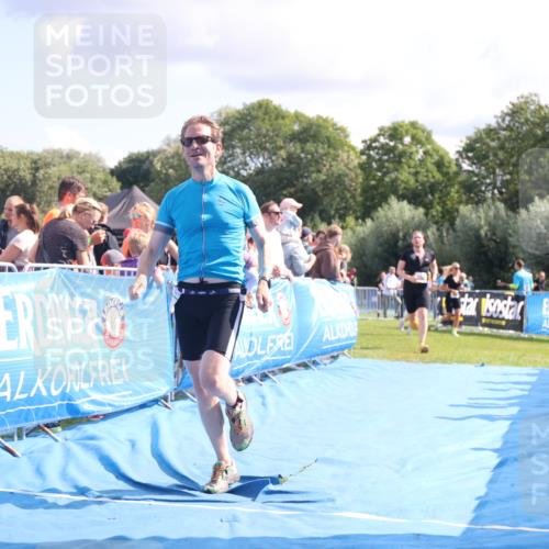 25.08.2024 - Elbe Triathlon Hamburg H.Heesch http://msf.ph/oto/6885750 25.08.2024 11:32:26 Ziel 374, 688 meine-sportfotos.de