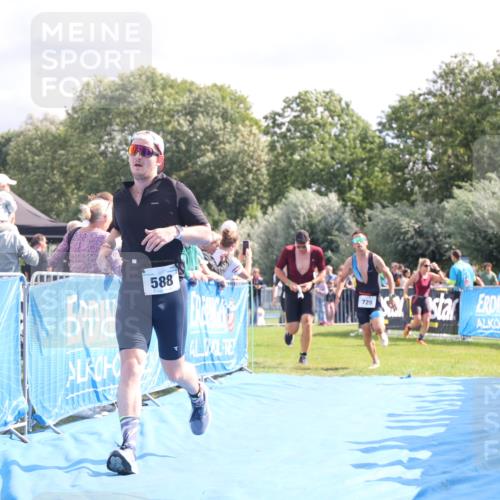 25.08.2024 - Elbe Triathlon Hamburg H.Heesch http://msf.ph/oto/6885751 25.08.2024 11:25:12 Ziel 128, 582, 588, 685, 728, 797, 1600 meine-sportfotos.de