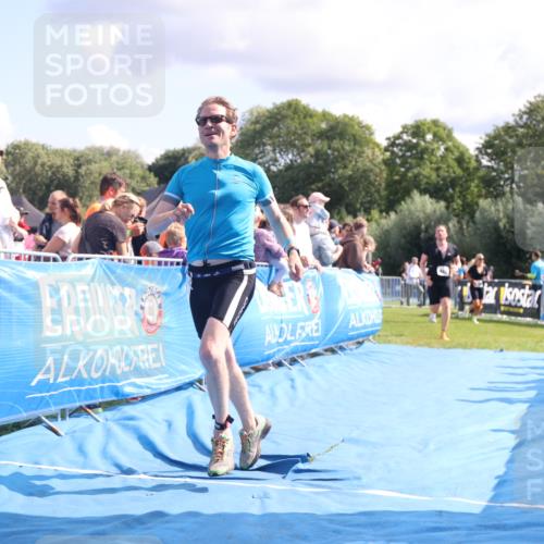 25.08.2024 - Elbe Triathlon Hamburg H.Heesch http://msf.ph/oto/6885752 25.08.2024 11:32:26 Ziel 374, 688 meine-sportfotos.de