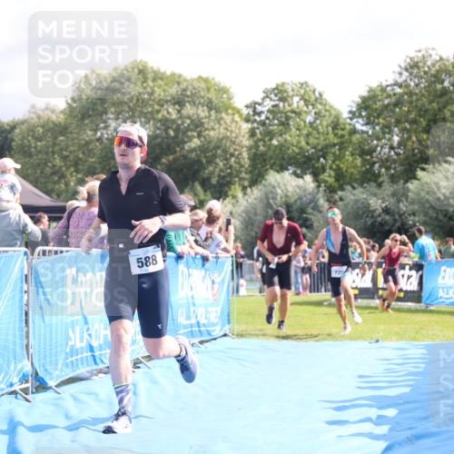 25.08.2024 - Elbe Triathlon Hamburg H.Heesch http://msf.ph/oto/6885753 25.08.2024 11:25:13 Ziel 128, 582, 588, 685, 728, 797, 1600 meine-sportfotos.de