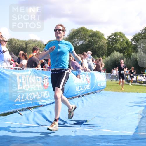25.08.2024 - Elbe Triathlon Hamburg H.Heesch http://msf.ph/oto/6885754 25.08.2024 11:32:26 Ziel 374, 688 meine-sportfotos.de