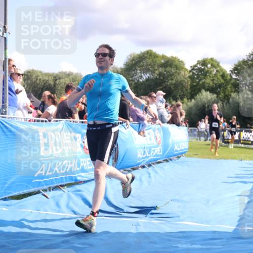 25.08.2024 - Elbe Triathlon Hamburg H.Heesch http://msf.ph/oto/6885756 25.08.2024 11:32:26 Ziel 374, 688 meine-sportfotos.de