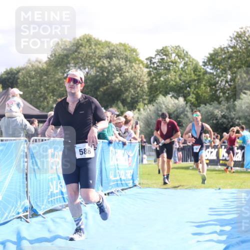 25.08.2024 - Elbe Triathlon Hamburg H.Heesch http://msf.ph/oto/6885757 25.08.2024 11:25:13 Ziel 128, 582, 588, 685, 728, 797, 1600 meine-sportfotos.de
