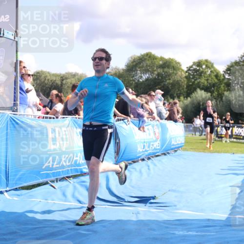 25.08.2024 - Elbe Triathlon Hamburg H.Heesch http://msf.ph/oto/6885758 25.08.2024 11:32:26 Ziel 374, 688 meine-sportfotos.de