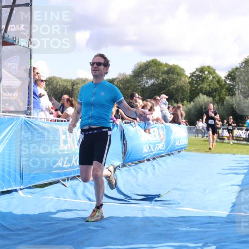 25.08.2024 - Elbe Triathlon Hamburg H.Heesch http://msf.ph/oto/6885760 25.08.2024 11:32:26 Ziel 374, 688 meine-sportfotos.de
