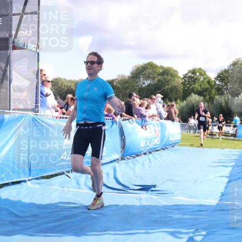 25.08.2024 - Elbe Triathlon Hamburg H.Heesch http://msf.ph/oto/6885762 25.08.2024 11:32:26 Ziel 374, 688 meine-sportfotos.de