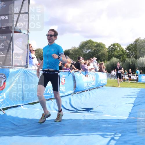 25.08.2024 - Elbe Triathlon Hamburg H.Heesch http://msf.ph/oto/6885765 25.08.2024 11:32:26 Ziel 374, 688 meine-sportfotos.de