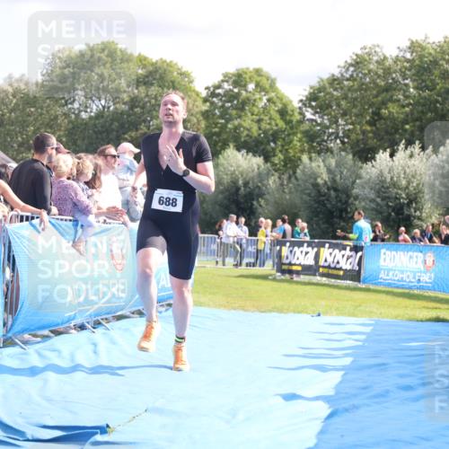 25.08.2024 - Elbe Triathlon Hamburg H.Heesch http://msf.ph/oto/6885768 25.08.2024 11:32:28 Ziel 374, 688 meine-sportfotos.de