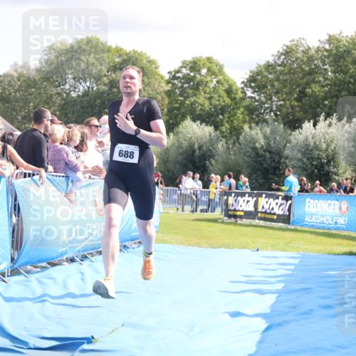 25.08.2024 - Elbe Triathlon Hamburg H.Heesch http://msf.ph/oto/6885772 25.08.2024 11:32:29 Ziel 374, 688 meine-sportfotos.de