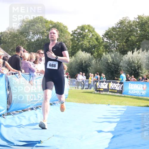 25.08.2024 - Elbe Triathlon Hamburg H.Heesch http://msf.ph/oto/6885774 25.08.2024 11:32:29 Ziel 374, 688 meine-sportfotos.de