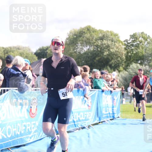 25.08.2024 - Elbe Triathlon Hamburg H.Heesch http://msf.ph/oto/6885775 25.08.2024 11:25:13 Ziel 128, 582, 588, 685, 728, 797, 1600 meine-sportfotos.de