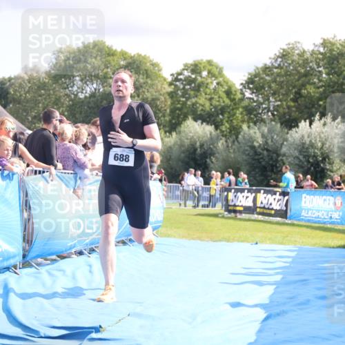25.08.2024 - Elbe Triathlon Hamburg H.Heesch http://msf.ph/oto/6885776 25.08.2024 11:32:29 Ziel 374, 688 meine-sportfotos.de