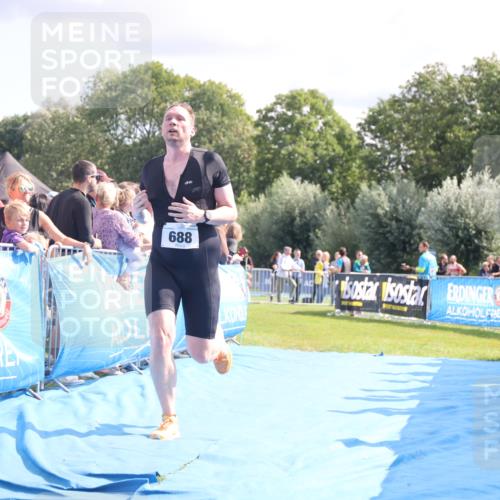 25.08.2024 - Elbe Triathlon Hamburg H.Heesch http://msf.ph/oto/6885778 25.08.2024 11:32:29 Ziel 374, 688 meine-sportfotos.de
