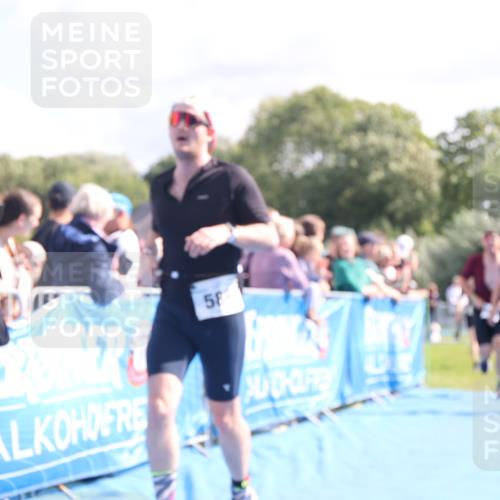 25.08.2024 - Elbe Triathlon Hamburg H.Heesch http://msf.ph/oto/6885779 25.08.2024 11:25:13 Ziel 128, 582, 588, 685, 728, 797, 1600 meine-sportfotos.de