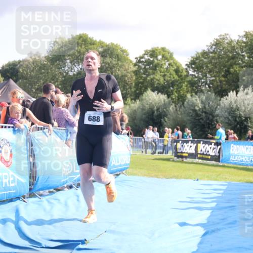 25.08.2024 - Elbe Triathlon Hamburg H.Heesch http://msf.ph/oto/6885780 25.08.2024 11:32:29 Ziel 374, 688 meine-sportfotos.de