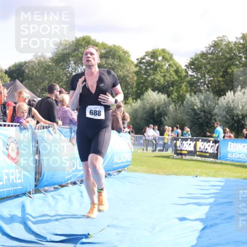 25.08.2024 - Elbe Triathlon Hamburg H.Heesch http://msf.ph/oto/6885782 25.08.2024 11:32:29 Ziel 374, 688 meine-sportfotos.de