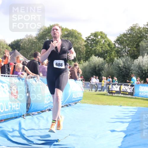 25.08.2024 - Elbe Triathlon Hamburg H.Heesch http://msf.ph/oto/6885784 25.08.2024 11:32:29 Ziel 374, 688 meine-sportfotos.de