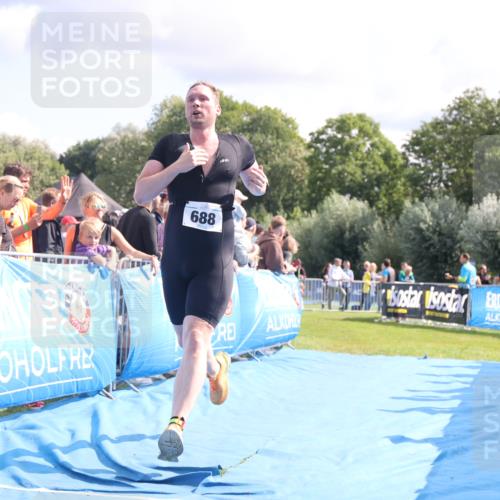 25.08.2024 - Elbe Triathlon Hamburg H.Heesch http://msf.ph/oto/6885788 25.08.2024 11:32:29 Ziel 374, 688 meine-sportfotos.de