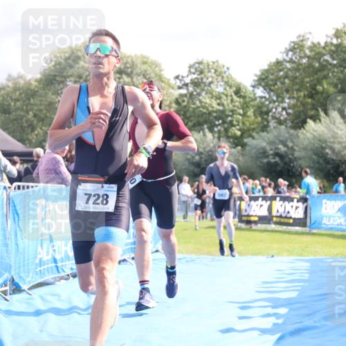 25.08.2024 - Elbe Triathlon Hamburg H.Heesch http://msf.ph/oto/6885795 25.08.2024 11:25:15 Ziel 128, 582, 588, 685, 728, 797, 1600 meine-sportfotos.de
