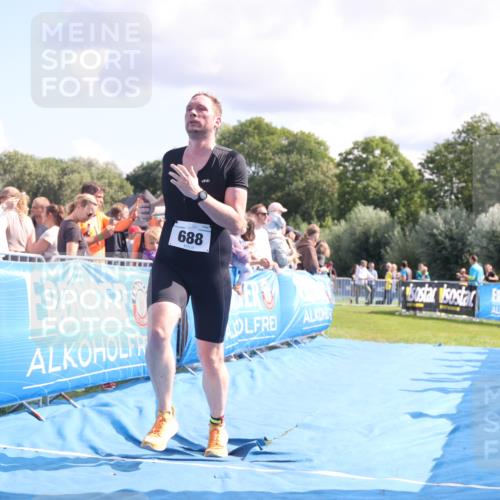 25.08.2024 - Elbe Triathlon Hamburg H.Heesch http://msf.ph/oto/6885798 25.08.2024 11:32:29 Ziel 374, 688 meine-sportfotos.de
