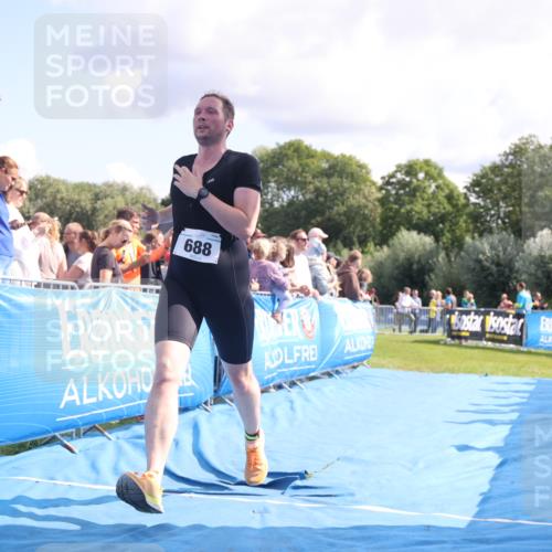 25.08.2024 - Elbe Triathlon Hamburg H.Heesch http://msf.ph/oto/6885802 25.08.2024 11:32:29 Ziel 374, 688 meine-sportfotos.de