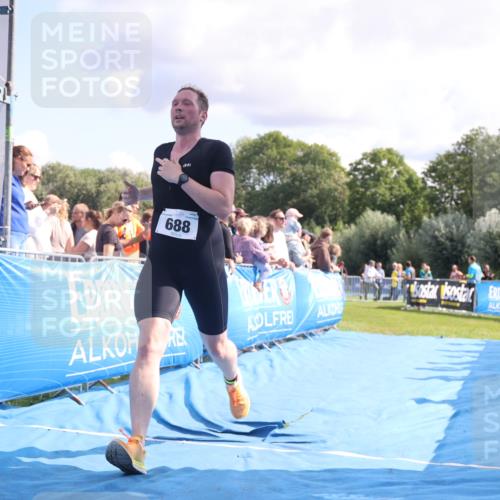 25.08.2024 - Elbe Triathlon Hamburg H.Heesch http://msf.ph/oto/6885804 25.08.2024 11:32:29 Ziel 374, 688 meine-sportfotos.de