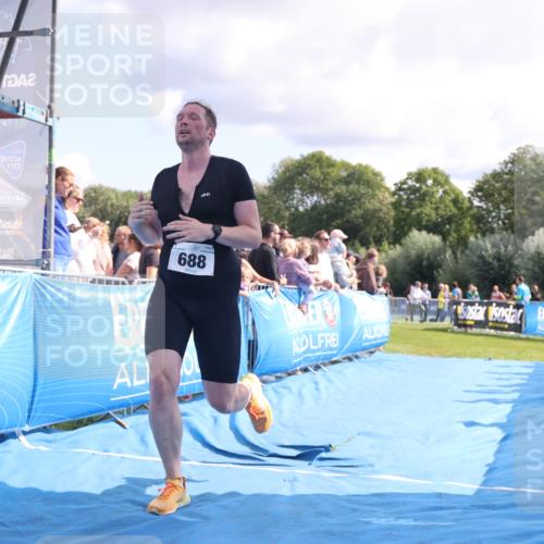 25.08.2024 - Elbe Triathlon Hamburg H.Heesch http://msf.ph/oto/6885808 25.08.2024 11:32:29 Ziel 374, 688 meine-sportfotos.de